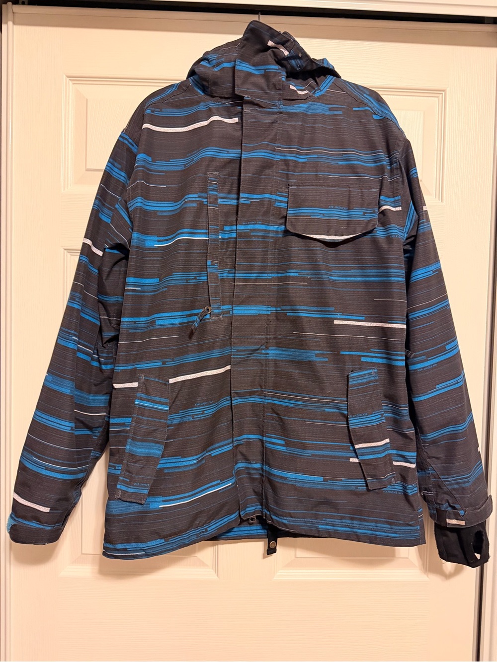 686 Men's Black Ski Jacket with Blue & Gray Stripes